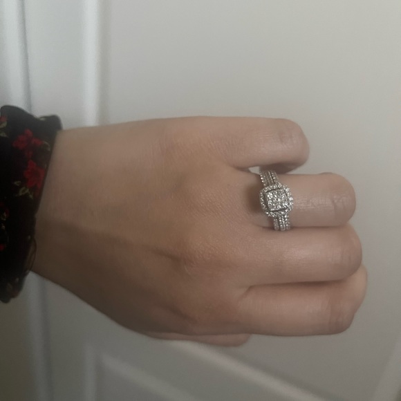 1CTTW 10K White Gold And Diamond Wedding Ring Set (3). - Picture 5 of 5